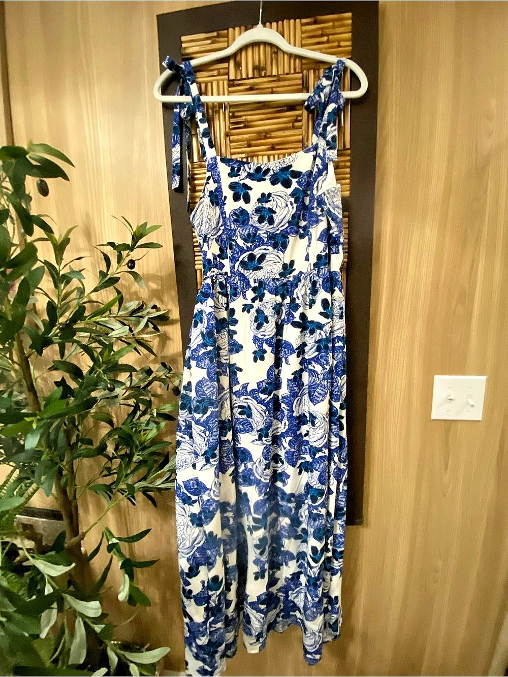 SHEIN Floral Maxi Dress in Blue & White Size XL Like New